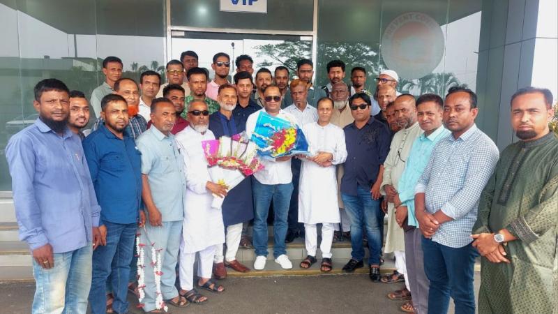 দেশে ফিরে শুভাকাঙ্ক্ষীদের ভালোবাসায় সিক্ত যুক্তরাজ্য প্রবাসী কমিউনিটি নেতা আব্দুল দয়াছ