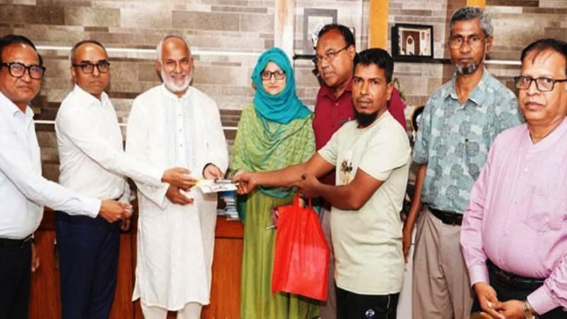 খুলনা নগরীতে কেসিসি ইজিবাইক নবায়ন কার্যক্রম শুরু