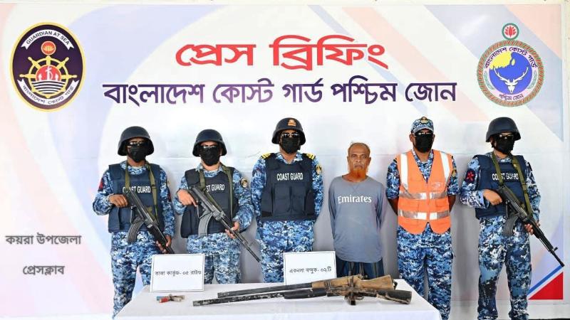 সুন্দরবনকে বিশেষ অভিযানে অস্ত্র ও গুলিসহ বনদস্যু মেজ জাহাঙ্গীর আটক