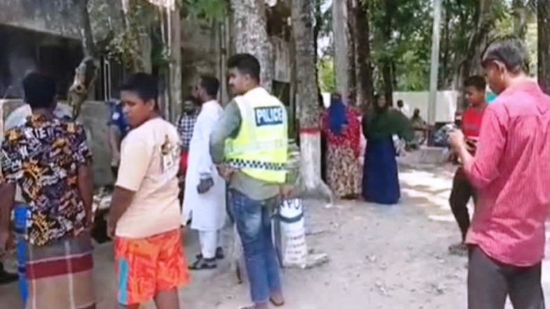 খুলনার কয়রায় সিধ কেটে ঘরে ঢুকে ঔষধ ব্যবসায়ীকে কুপিয়ে হত্যা