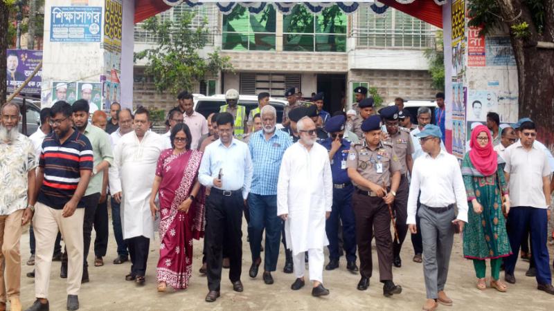 খুলনা সার্কিট হাউজ মাঠে ঈদজামাত আয়োজনের প্রস্তুতি পরিদর্শন করলেন কেসিসি প্রশাসক