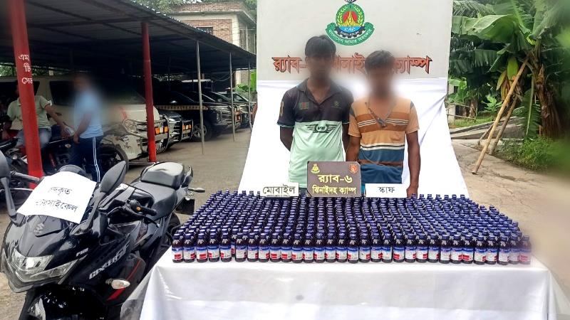 র‍্যাব-৬ এর অভিযানে ৫৯৬ বোতল স্কাফ, ২০ বোতল ফেনসিডিল, মোটরসাইকেল সহ আটক – ২