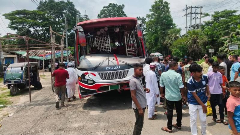 ঈদের দিন গোপালগঞ্জের বেদ গ্রামে সড়ক দুর্ঘটনায় পাঁচ জন নিহত ও আহত অন্তত ২০ জন