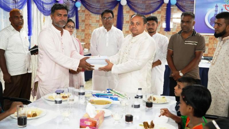 কেএমপি পুলিশ লাইন্সে প্রীতিভোজে কমিশনার মহোদয়ের সাথে আমন্ত্রিত ক্ষুদে মেহমান