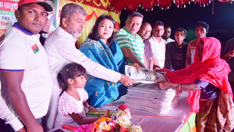 গাবতলীতে শহীদ জিয়া কল্যান পরিষদ উদ্বোধন ও দুঃস্থদের মাঝে বস্ত্র বিতরণ করলেন এমপি রনি