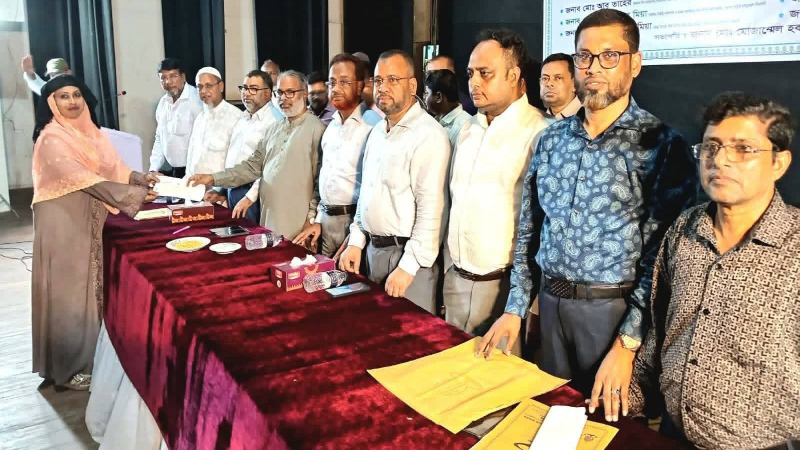 মুন্সিগঞ্জে পপুলার লাইফ ইনস্যুরেন্সের বার্ষিক সম্মেলন ও বীমাদাবীর চেক হস্তান্তর