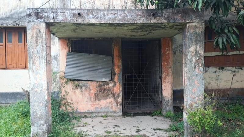 <span>ঝুঁকিতে চিকিৎসক-নার্স, রাজস্ব হারাচ্ছে সরকার / </span>কুমারখালী স্বাস্থ্য কমপ্লেক্সে জরাজীর্ণ স্টাফ কোয়ার্টার