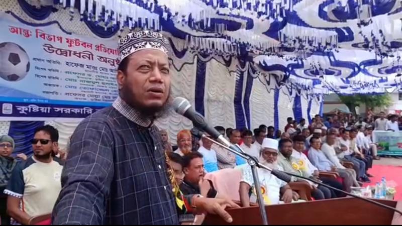 ‘ভুয়া ভুয়া’ স্লোগান, হট্টগোলের মুখে ক্যাম্পাস ত্যাগ করেলন আমির হামজা
