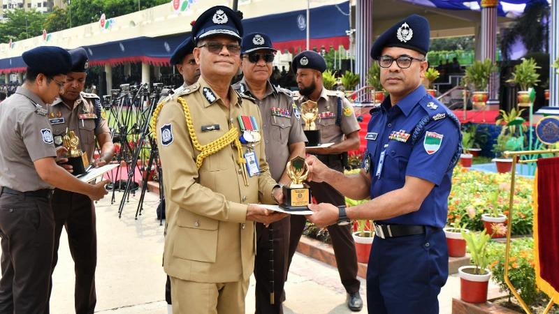 অবৈধ অস্ত্র ও মাদকদ্রব্য উদ্ধারে পুরস্কৃত কুষ্টিয়া পুলিশ
