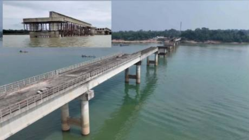 বহুল আলোচিত যাদুকাটা নদীতে নির্মাণাধীন সেতুর ৫ টি গার্ডার ভেঙে পড়েছে