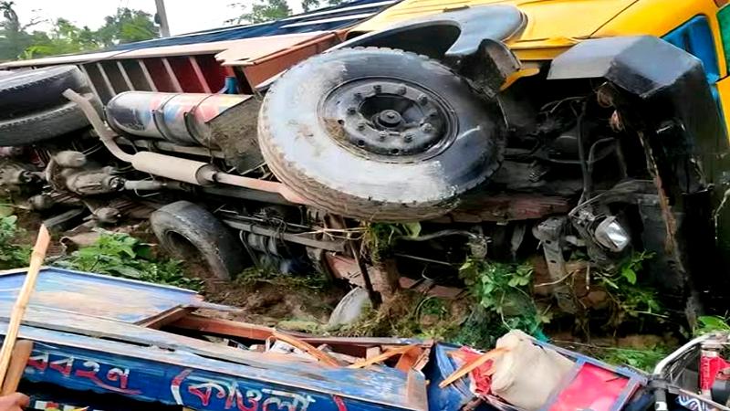 ডোমারে ট্রাক ও মিথিলা মুখোমুখি সংঘর্ষ নিহত-২