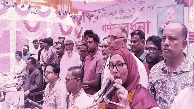 মাগুরার শ্রীপুরে এমপি নেওয়াজ হালিমা আরলীকে গণসংবর্ধনা প্রদান