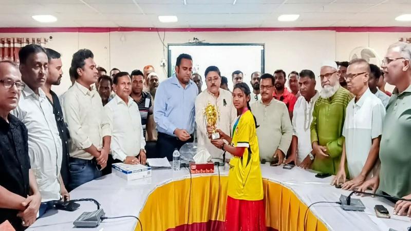 বিভাগীয় পর্যায়ে নতুন কুড়ি স্বর্ণপদক জয়ী অ্যাথলেট ইয়াসমিনকে শ্রীপুরে সংবর্ধনা