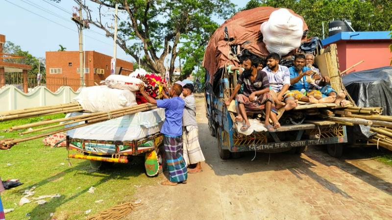 রবীন্দ্রনাথ ঠাকুরের জন্মবার্ষিকীতে হচ্ছেনা গ্রামীণ মেলা, ফিরে যাচ্ছেন ব্যবসায়ীরা