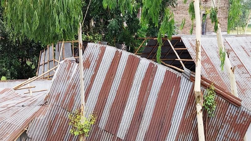 ঝড়ে গাবতলী মহিলা কলেজের ব্যাপক ক্ষতিসাধন