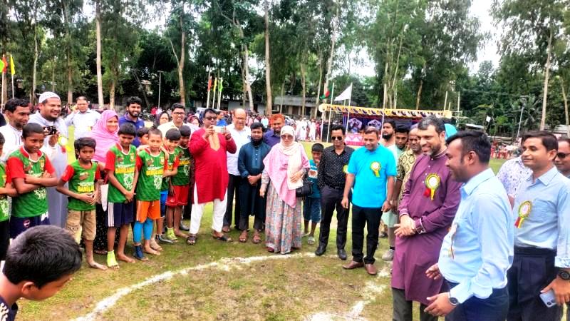 উলিপুরে প্রাথমিক বিদ্যালয় গো্ল্ডকাপের উদ্বোধন
