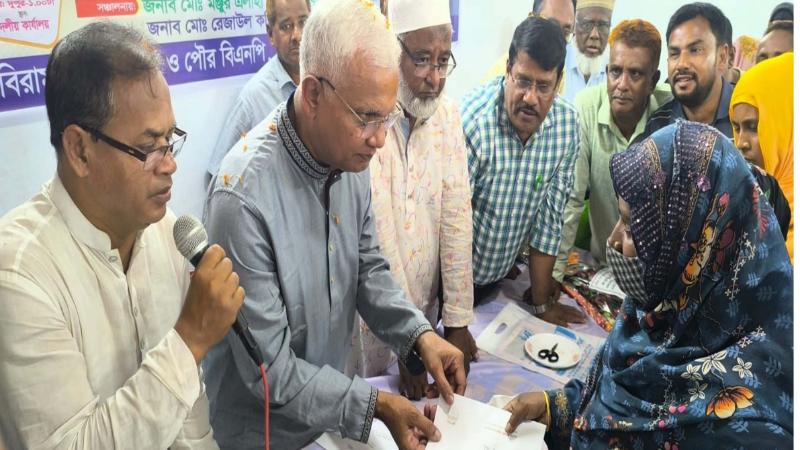 বিরামপুরে ৪ নিহতের পরিবারকে প্রধানমন্ত্রীর সহায়তা প্রদান