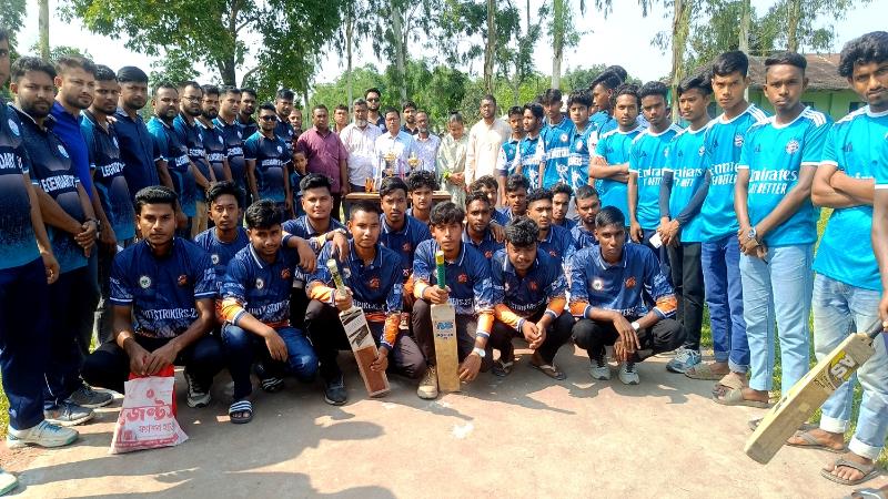 ডোমার জোড়াবাড়ীতে ঈদ পুনর্মিলনী ক্রিকেট টুর্নামেন্ট অনুষ্ঠিত
