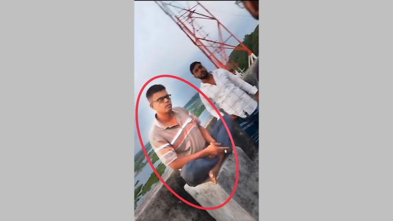 হোমনায় ভুক্তভোগী বৃদ্ধাকে থানার ছাদে নিয়ে এসআই তাপসের ‘জিজ্ঞাসাবাদ’