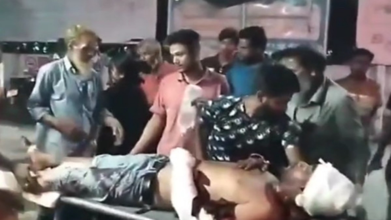 চাঁদাবাজির প্রতিবাদ করায় বাস কাউন্টার মাস্টারকে কুপিয়ে জখম