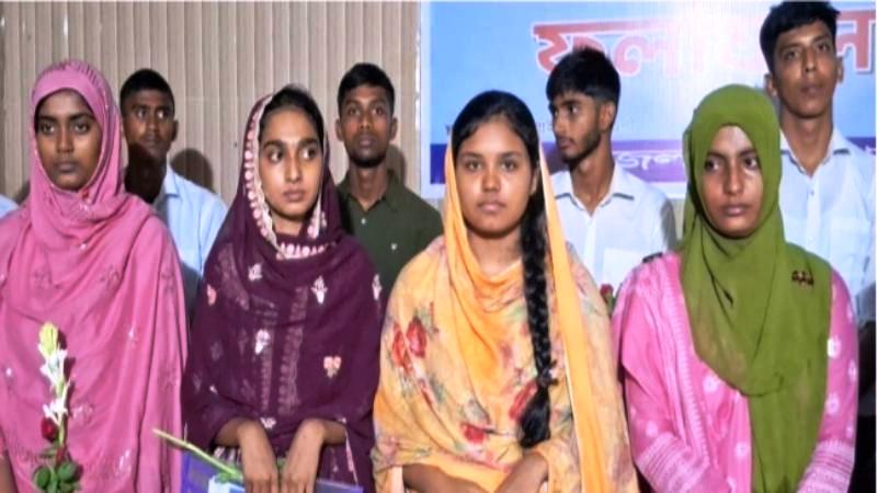 মাগুরায় স্বচ্ছতা, মেধা ও যোগ্যতার ভিত্তিতে ১২০ টাকায় ১৭ জনের পুলিশে চাকুরী
