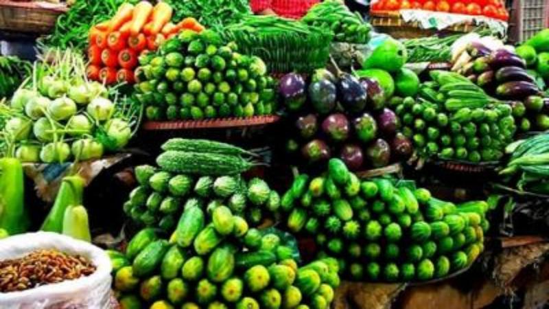 টানা বৃষ্টি ও জ্বালানির দাম বাড়ায় অস্থির বাজারে আগুন