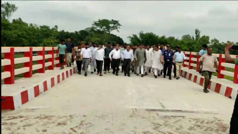 সেতু আছে, সেতুর এক পাশের সংযোগ রাস্তা নেই, আগে জানলে উদ্বোধন করতে আসতাম না : প্রতিমন্ত্রী