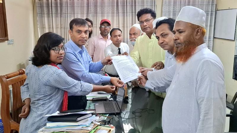 ঝিনাইদহ জেলা শহরে মেডিকেল কলেজ স্থাপনসহ পাঁচ দাবিতে প্রধানমন্ত্রী বরাবর স্মারকলিপি