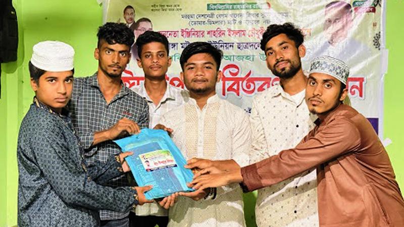 ডোমারে পাঙ্গা মটুকপুর ইউনিয়নে মাদ্রাসার শিশুদের মাঝে ঈদ উপহার সামগ্রী বিতরণ