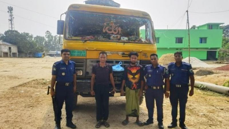 তানোরে ড্রাম ট্রাক থেকে ৫ কেজি গাঁজাসহ গ্রেপ্তার ২
