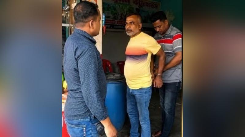 রাশেদের বাড়িতে হামলা ও ভাঙচুরের ঘটনায় প্রধান অভিযুক্ত মনা আটক