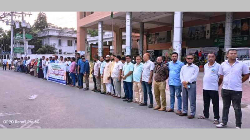 আশ্বাসে এক মাসের জন্য স্থগিত বেনাপোল বন্দরের কর্মবিরতি, স্বস্তি ফিরেছে আমদানি-রপ্তানিতে