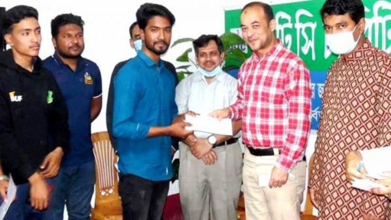 পাথর খনি শ্রমিকদের উচ্চ শিক্ষায় অধ্যায়নরত সন্তানদের শিক্ষা বৃত্তি প্রদান