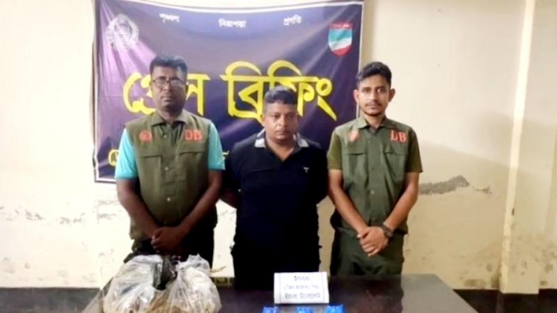 যশোরে শুঁটকি মাছের ব্যাগ থেকে ৩ হাজার পিস ইয়াবাসহ আটক -১