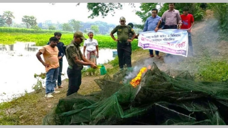 যশোরে কপোতাক্ষ নদ থেকে সাড়ে ৩ হাজার মিটার অবৈধ দুয়ারি জাল জব্দ