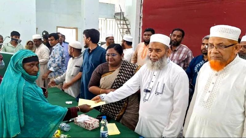 তানোরে ৪২৩ জন দরিদ্র জনগোষ্ঠীর মাঝে আর্থিক সহায়তা প্রদান