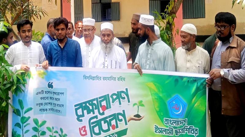 তানোরে ছাত্র শিবিরের বৃক্ষরোপন ও চারা বিতরণ