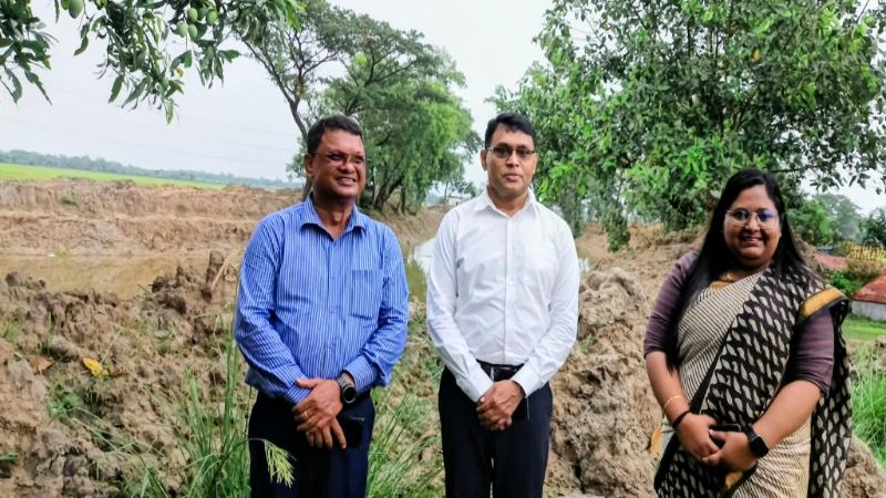 তানোরে খাল পুন:খনন পরিদর্শনে জেলা প্রশাসক