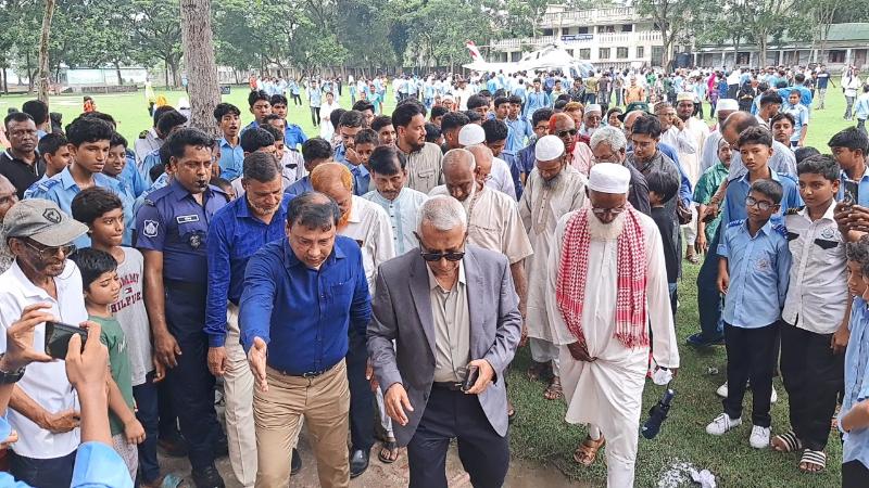 ৬০ বছর পর শৈশবের বিদ্যাপীঠে ফিরে আবেগে আপ্লুত মেজর জেনারেল মাহবুব হায়দার খান