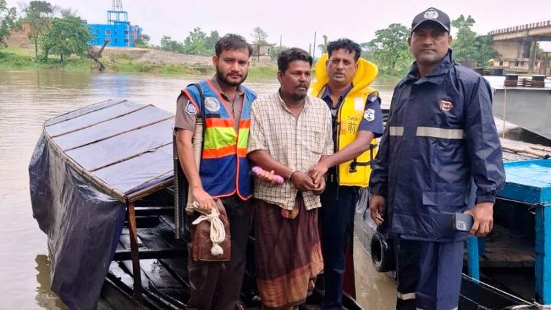সি‌লে‌টের গোয়াইনঘাটে নদীপথে চাঁদাবাজি: হাতেনাতে আটক ১, নৌকা ও নগদ টাকা জব্দ