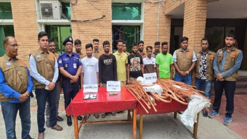 নাটোরে জুট মিলে ডাকাতি: লুণ্ঠিত মালামালসহ আন্তঃজেলা ডাকাত দলের ৬ সদস্য গ্রেফতার