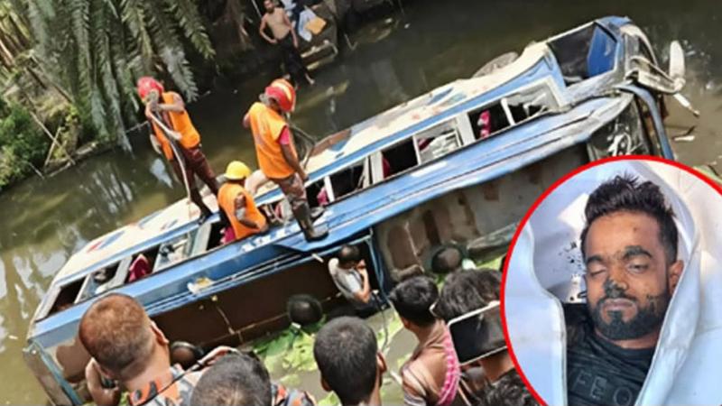 খুলনায় বাস নিয়ন্ত্রণ হারিয়ে পুকুরে ১ যুবক নিহত ও ৮ জন যাত্রী গুরুতর আহত
