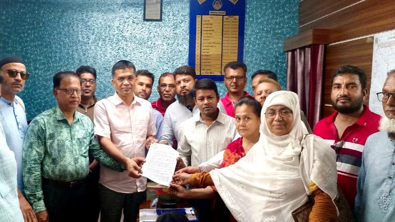 খুলনায় সোনাডাঙ্গা মডেল থানার ওসির সাথে ‘নিরাপদ খুলনা চাই’ থানা কমিটির মতবিনিময়