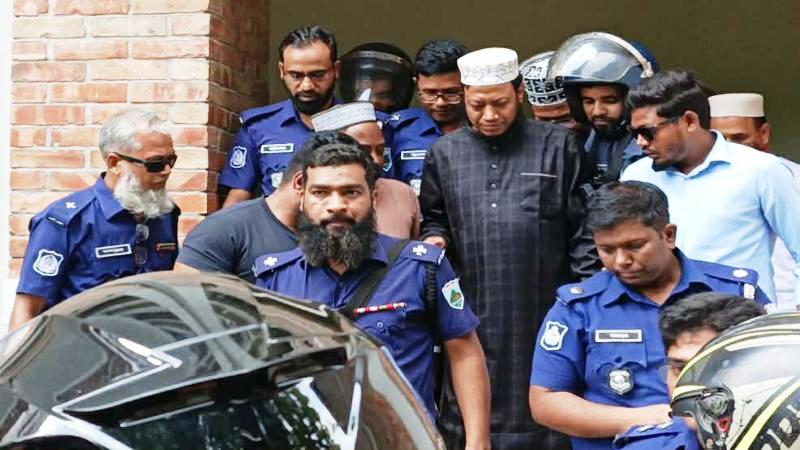 সিরাজগঞ্জে মানহানির দুই মামলায় জামিন পেলেন মুফতি আমির হামজা