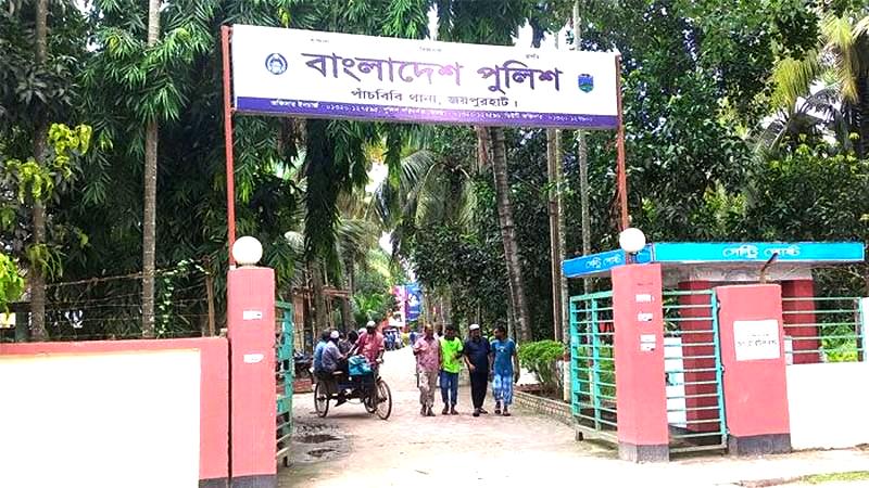 জয়পুরহাটে পিকনিকের বাসের চাকায় পিষ্ট হয়ে শিশুর মৃত্যু