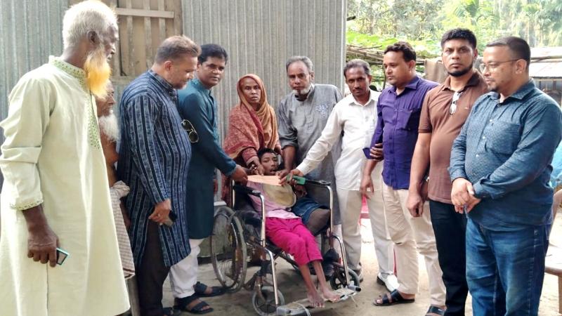 সাবেক এমপি লালু’র পক্ষে গাবতলীতে অসহায় প্রতিবন্ধী উর্মি’র পরিবারকে আর্থিক সহায়তা প্রদান