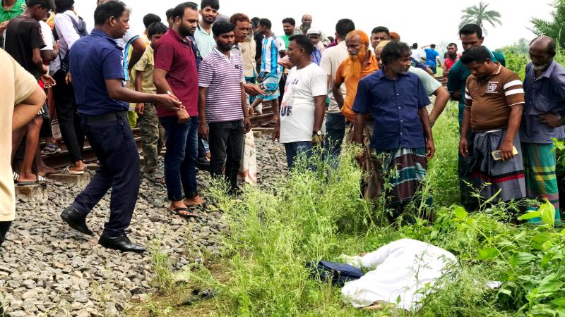 আত্রাইয়ে রেললাইনের পাশে পড়েছিলে নেয়ামুল বাশিরের লাশ