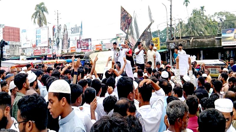 ভোলায় পানি উন্নয়ন বোর্ড ঘেরাও, স্মারকলিপি প্রদান