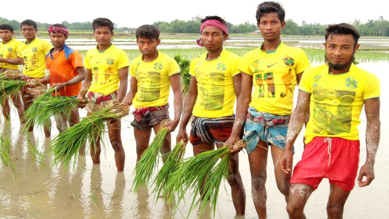 সৈয়দপুরে ২০২৬ ফুটবল বিশ্বকাপ খেলা নিয়ে কৃষি শ্রমিকদের মাঝে বইছে আনন্দের বন্যা