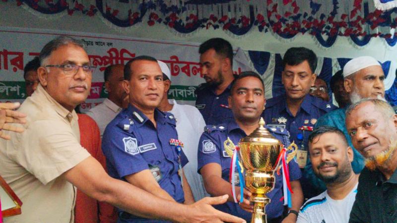 মাগুরার শ্রীপুরে পুলিশ সুপার কাপ সম্প্রীতির ফুটবল ম্যাচ অনুষ্ঠিত